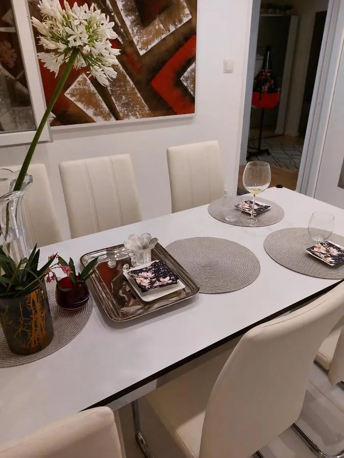 Family Apartment Zrnka S Besplatnim Parkingom 0*, רוביני קרואטיה