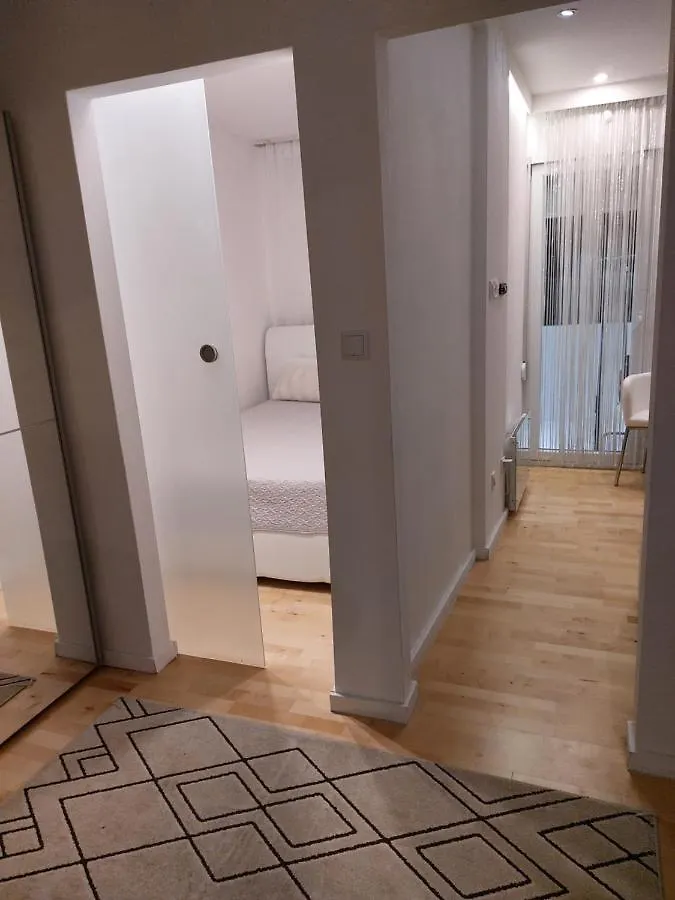 Family Apartment Zrnka S Besplatnim Parkingom  רוביני